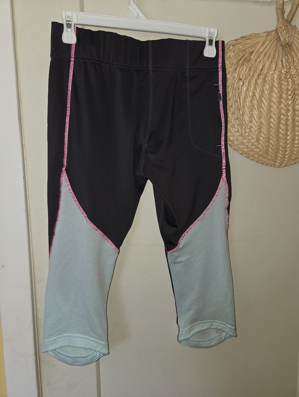 Helly Hansen - Black and Light Blue Active Capri Training Leggings